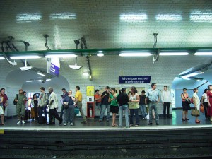 800px-195682656_90b5548f1e_b_Metro_de_Paris_station_Montparnasse_Bienvenue