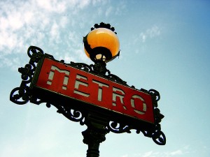 800px-Paris_Metro_Sign