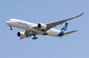 800px-A350_First_Flight_-_Low_pass_03[1]