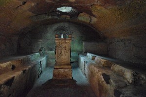 800px-Mithraeum_San_Clemente_Rom[1]