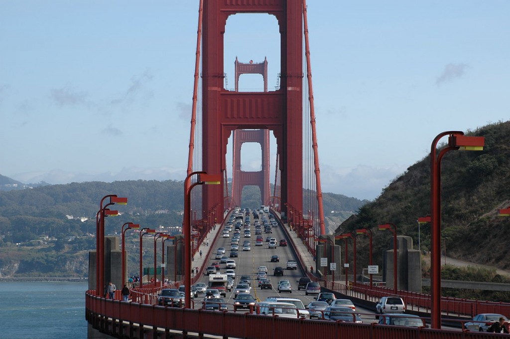 1280px-Golden_Gate_Bridge_Front_Traffic[1]