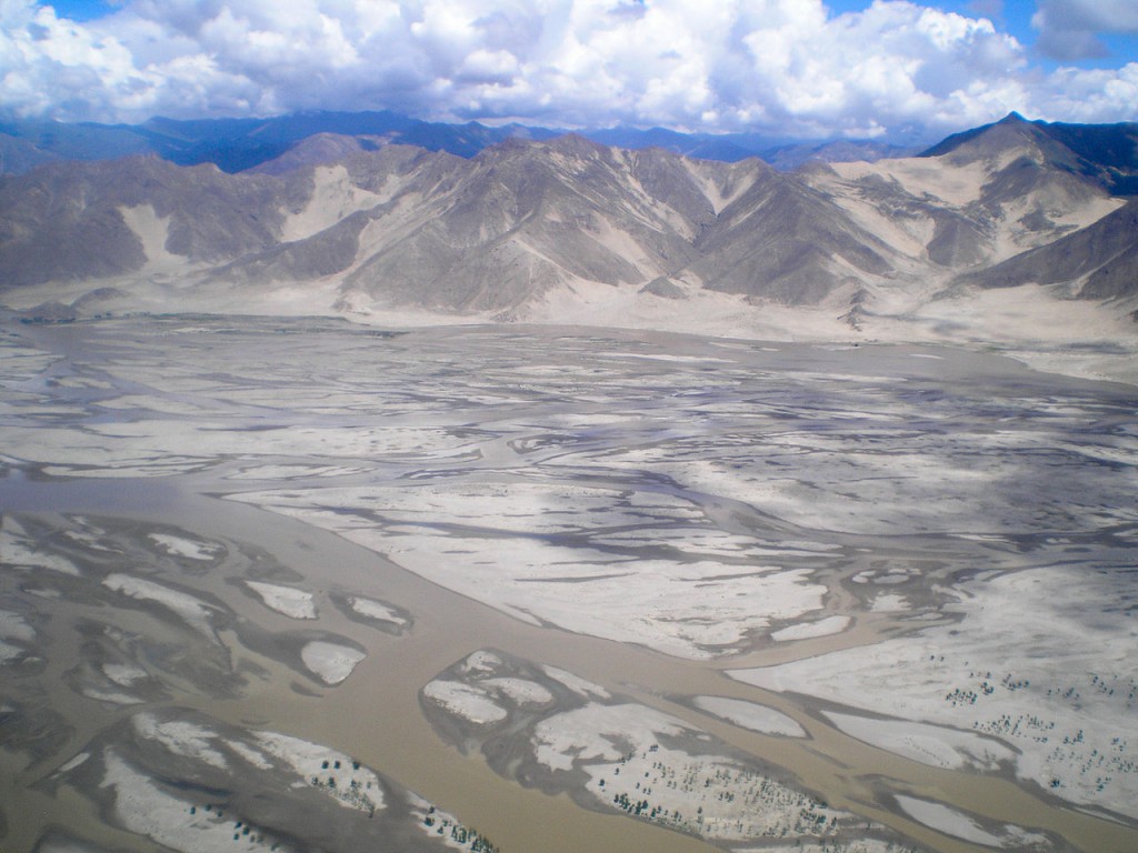 1280px-Yarlung_Tsangpo_-_Tibet_-_02[1]