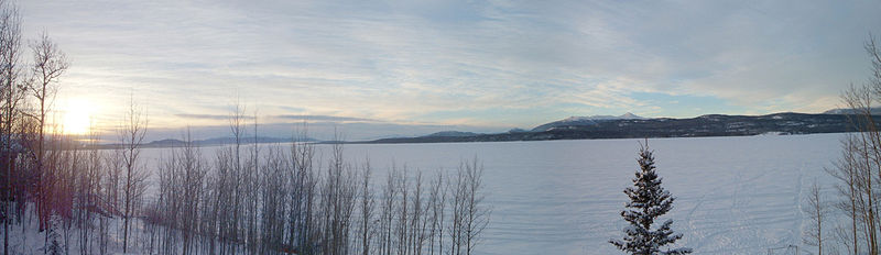 800px-Marsh_Lake_panorama[1]