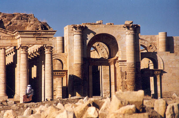 Hatra_ruins[1]