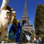 Des ours envahissent le Champ de Mars à Paris !