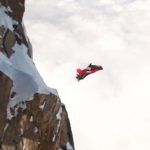 Passage en Wingsuit sous la passerelle de l'Aiguille du Midi by Jokke Sommer
