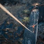 6 Octobre 2013 : Nouveau record du monde de highline, qui nous vient des USA avec 214 m de long