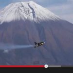 [Spectaculaire] « Jetman » alias Yves Rossy dépasse « Asiatrek » et vole devant le mont Fuji à 300 km/h