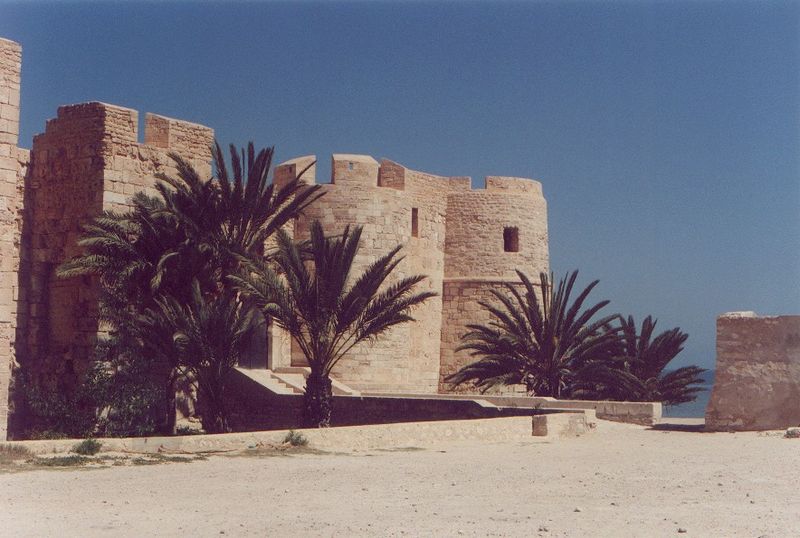 800px-Djerba_Fort[1]