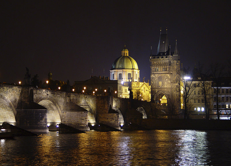 800px-Prague_-_Charles_Bridge_at_night[1]
