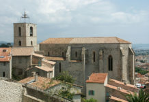 Guide des lieux et des monuments pour visiter Hyères (Var)