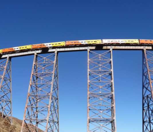 Pendant un an, un français fait le tour du monde en train