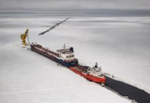 Arctique : Nouvelle frontière — Une double expédition polaire par Yuri Kozyrev & Kadir van Lohuizen