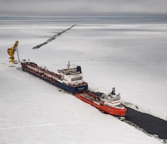 Arctique : Nouvelle frontière — Une double expédition polaire par Yuri Kozyrev & Kadir van Lohuizen